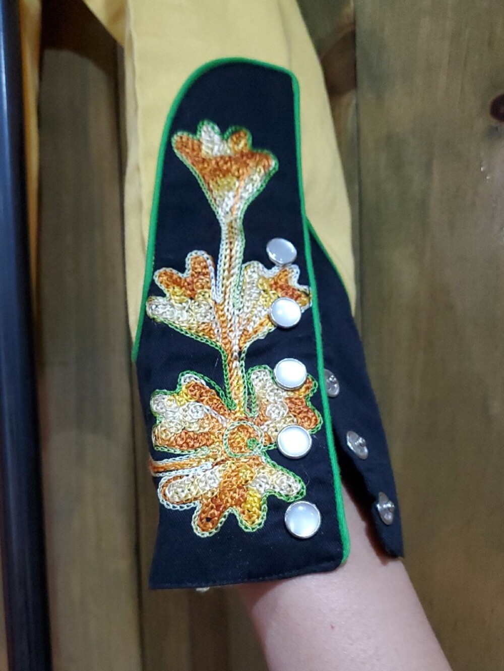 Yellow Embroidered Western Button-Down Shirt Black Yoke Rodeo Bull Horses Ranch - Picture 5 of 8